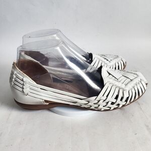 Naturalizer Sandals 6.5 Closed Toe White Woven Comfort Leather Huarache Flats